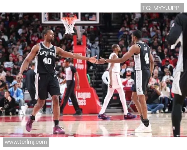 哈里森巴恩斯的篮球之路与职业生涯成就探讨 哈里森巴恩斯的篮球之路与职业生涯成就探讨