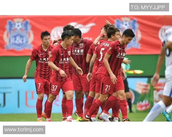 恒大队与上港队激战正酣谁将赢得中超巅峰对决的荣耀与未来