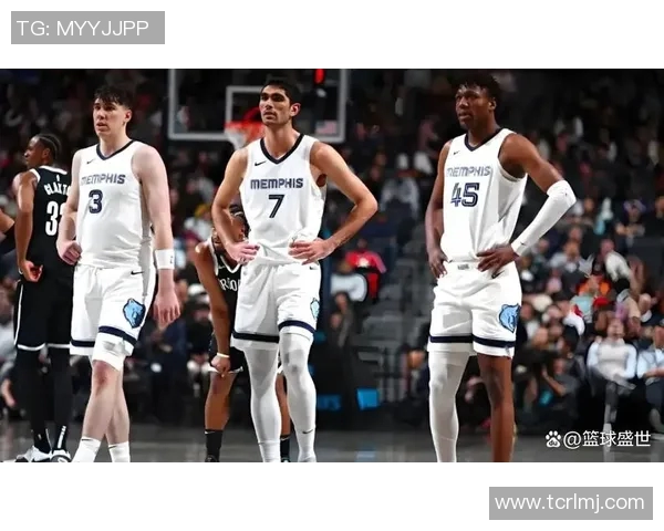 灰熊与雷霆对决分析:球队状态战术特点及胜负关键因素探讨 灰熊与雷霆对决分析:球队状态战术特点及胜负关键因素探讨