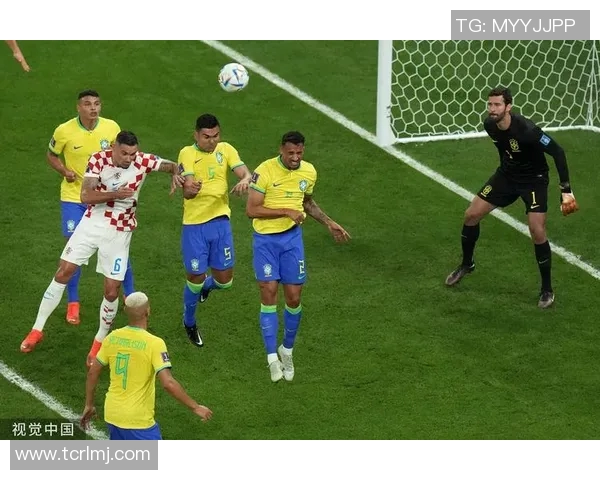 达尼洛:从足球场上的闪耀星辰到生活中的坚韧勇者 达尼洛:从足球场上的闪耀星辰到生活中的坚韧勇者