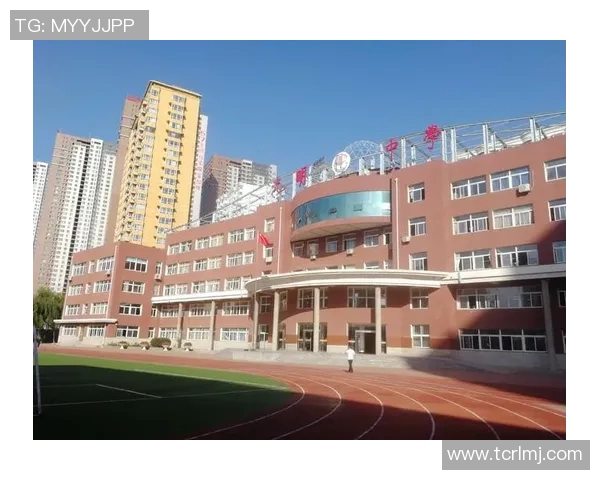 韩硕:从青涩少年到职场精英的成长之路与奋斗故事 韩硕:从青涩少年到职场精英的成长之路与奋斗故事