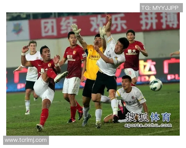 2015年恒大与申鑫激战回顾：足球场上的荣耀与拼搏精神