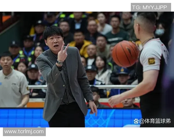 CBA直播山东队对阵被控球队精彩对决全程回顾与分析 CBA直播山东队对阵被控球队精彩对决全程回顾与分析